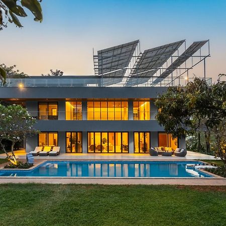 Reflection House By Stayvista With Pool, Terrace Bar, Indoor Games & Exquisite Interiors In A Nutshell Алибаг Екстериор снимка