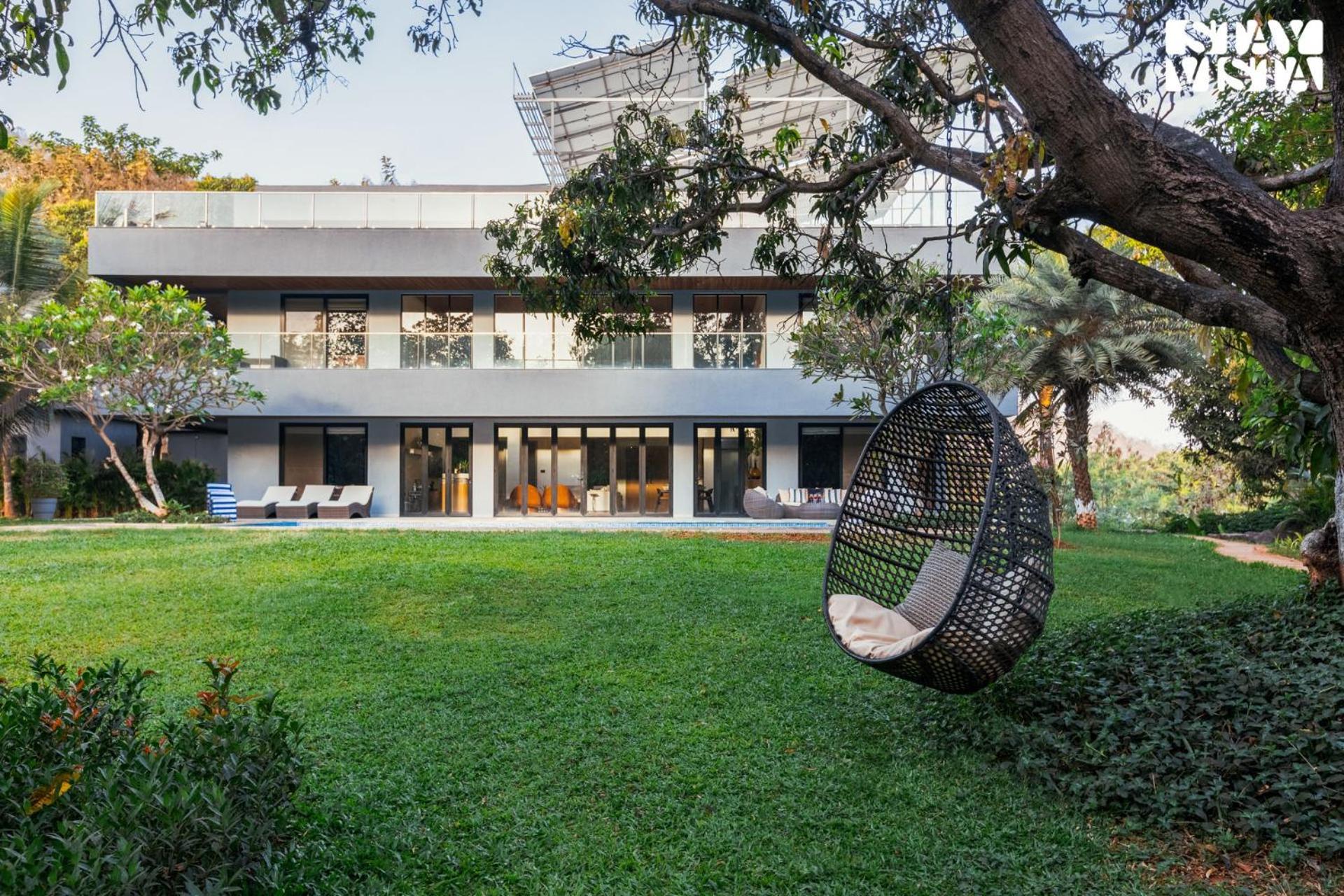 Reflection House By Stayvista With Pool, Terrace Bar, Indoor Games & Exquisite Interiors In A Nutshell Алибаг Екстериор снимка